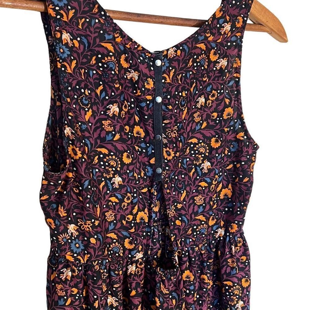 Ecote Keyhole Back Flowey Tank Top - Picture 8 of 10